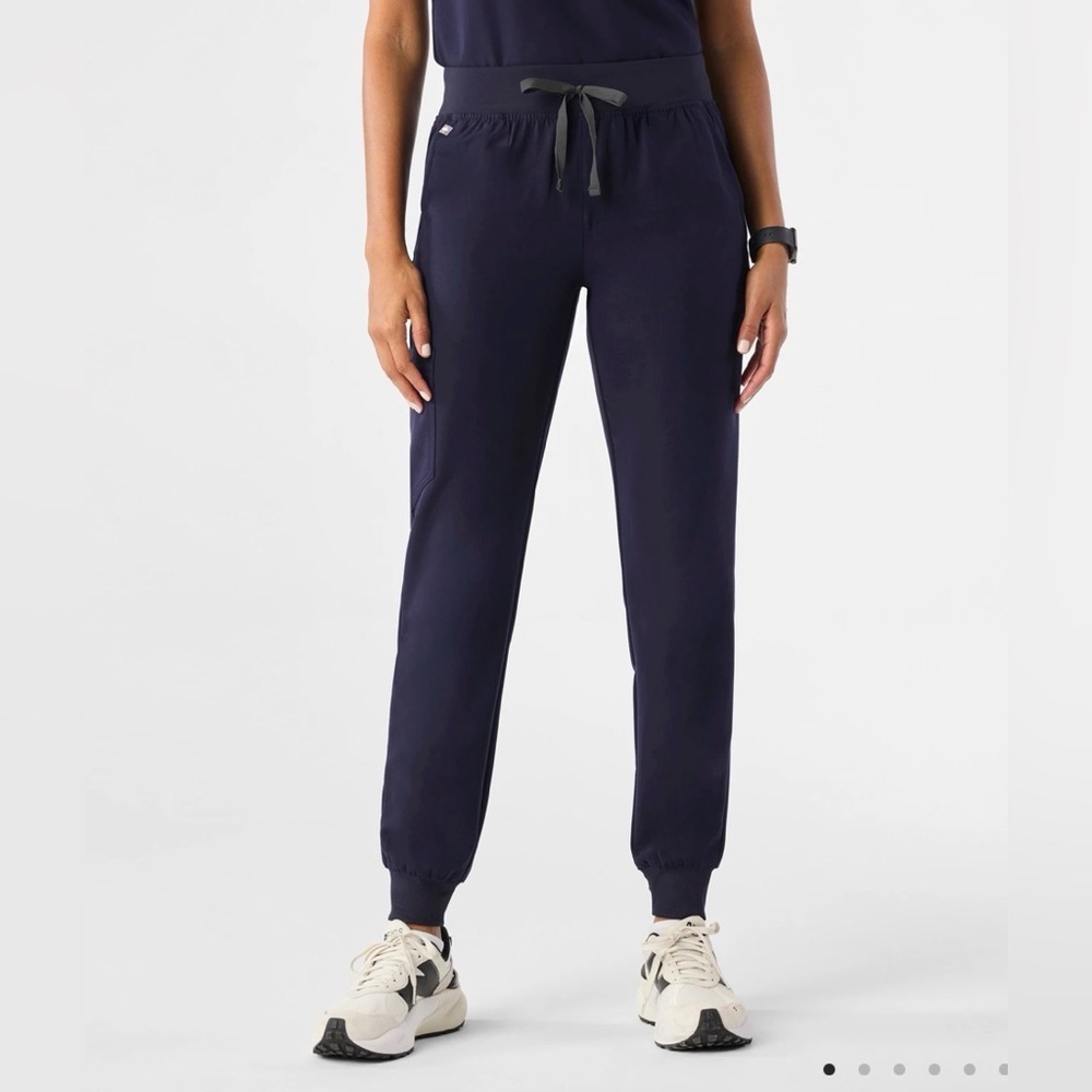 Figs women’s navy blue Zamora Joggers size Medium Regular length reg waist